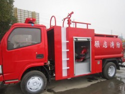 Dongfeng 직업적인 4X2 불 물 탱크 트럭