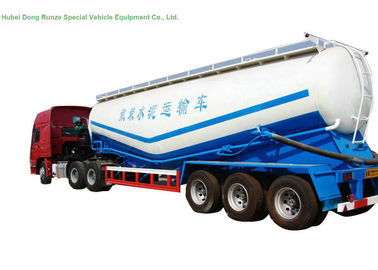 중국 V 건조한 분말 자료 60 - 65 M3를 위한 디젤 엔진을 가진 트레일러를 운반하는 유형 시멘트 협력 업체