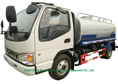 중국 깨끗한 물 납품과 살포를 위한 수도 펌프 물뿌리개를 가진 JAC 도로 세탁물 운반대 트럭 5000L 협력 업체