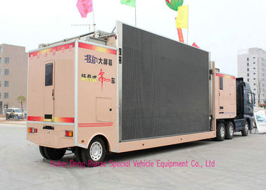 중국 옥외 광고를 위한 드는 체계를 가진 직업적인 LED 게시판 트럭 협력 업체