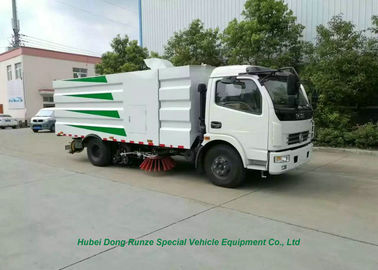 중국 2cbm 세탁물을 가진 거리 청소를 위한 DFAC 5000L 쓰레기통 도로 스위퍼 트럭 협력 업체